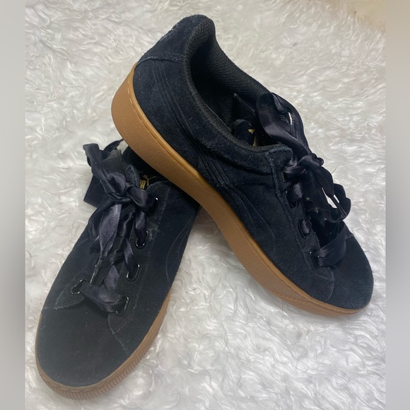 Puma Shoes - PUMA black sneakers with satin laces